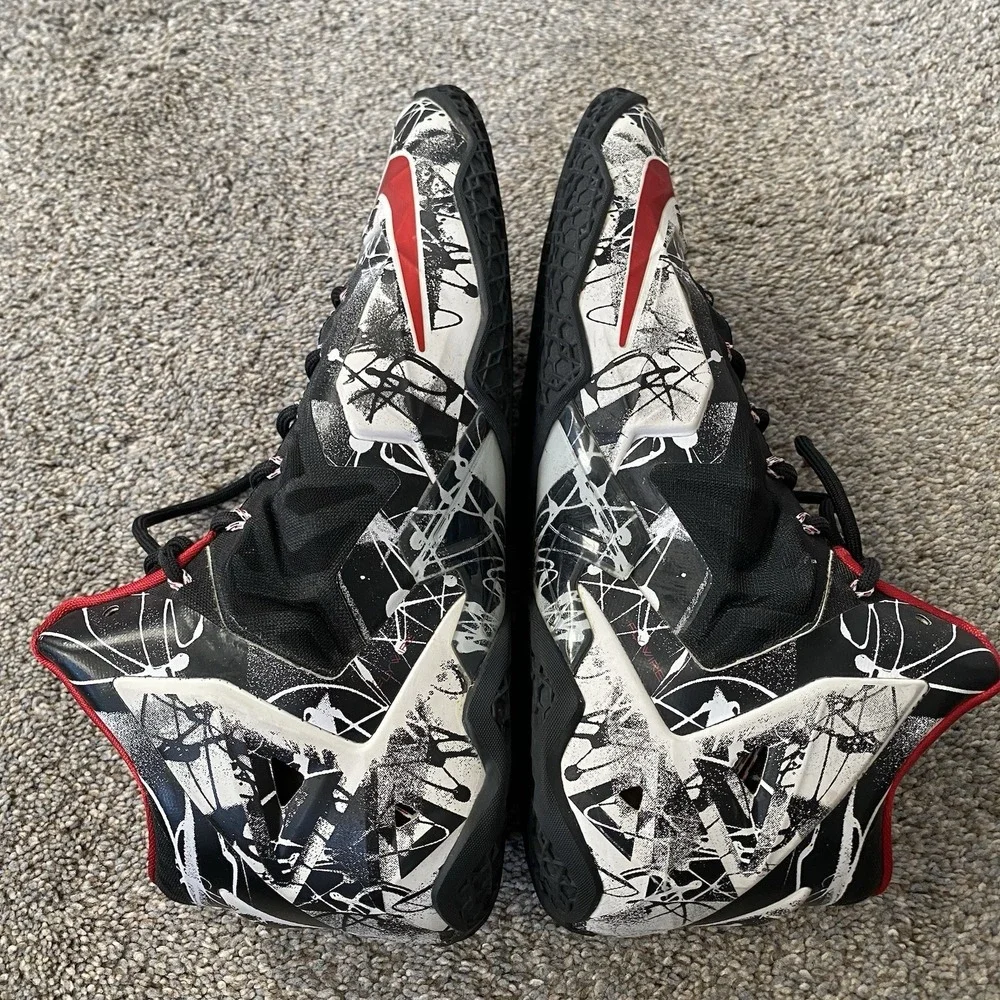 Nike Lebron James 11 XI University Red Black Graffiti Size 11 2013 (616175 100)